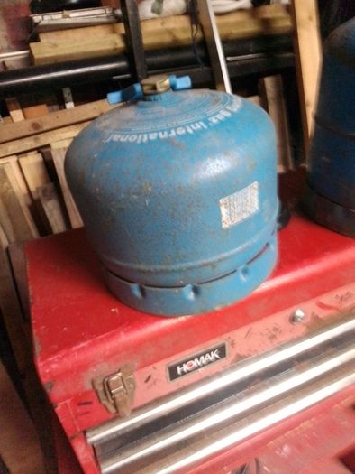Camping gas cylinders