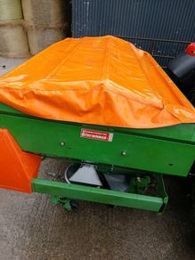 Fertilizer spreader