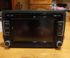 07 Golf car radio perfect condition.