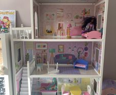 Sadies doll house