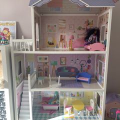 Sadies doll house