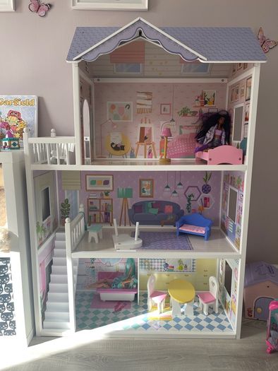 Sadies doll house