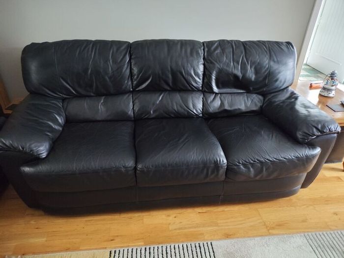 3,2,1 Italian black leather sofa