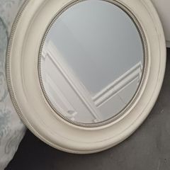 Round mirror