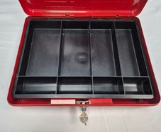 Cash box