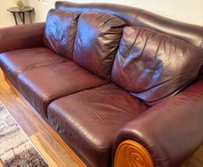 Quality Leather Sofa Set. 3 Seater, 2 Seater & Armchair