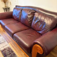 Quality Leather Sofa Set. 3 Seater, 2 Seater & Armchair