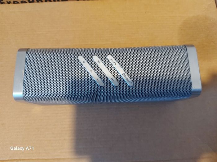 iWantit Bluetooth Speaker IPBTW15, works fine, Has some cosmetic wear as per photos