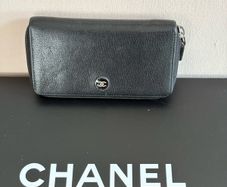 chanel Size Small zip caviar wallet current retail 990 Euro
