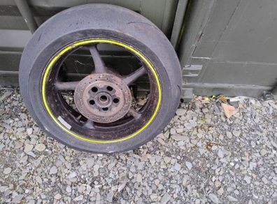 2006 Yamaha R6 rear wheel and tyre