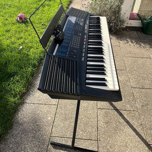 Yamaha PSR-37 Keyboard Power Adaptor - Stand