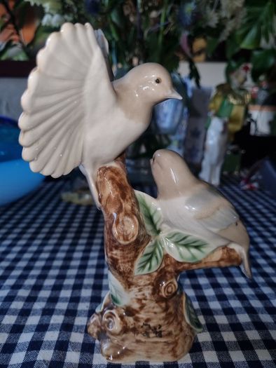 Vintage figurine of two birds