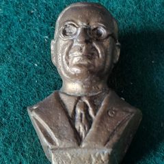 old brass bust of de valera