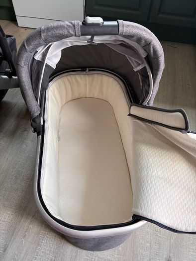Uppababy Cruz V2 buggy and bassinet