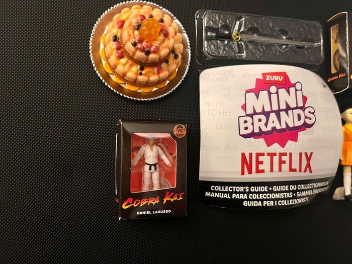 Lot 5 Miniatures ZURU Mini Brands Netflix