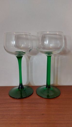 Fabulous Set of Four Vintage Retro Luminarc Long Emerald Green Stemmed Alsace White Wine Glasses, Made in France, Circa 1970, (Straight Stems)