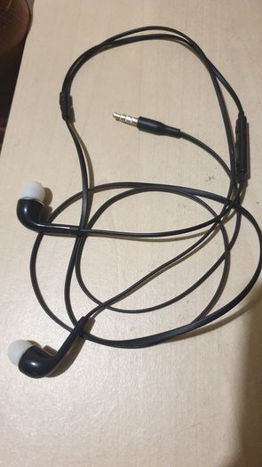 black head phones ear phones