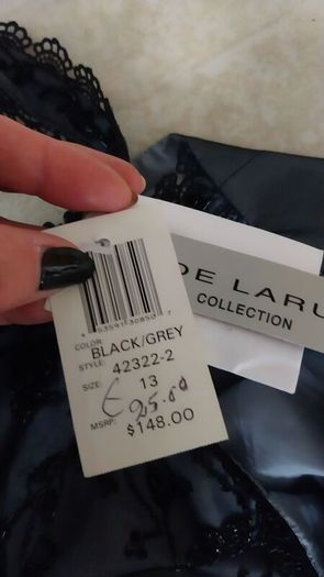 Bnwt size 8 de large was 148 dollars