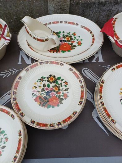 1970s Carrigdhoun Pottery Dinner Set