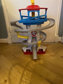 PAW Patrol Playset Adventure Bay Rescue Way Tower