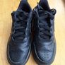 Black Nike shoes Image 2