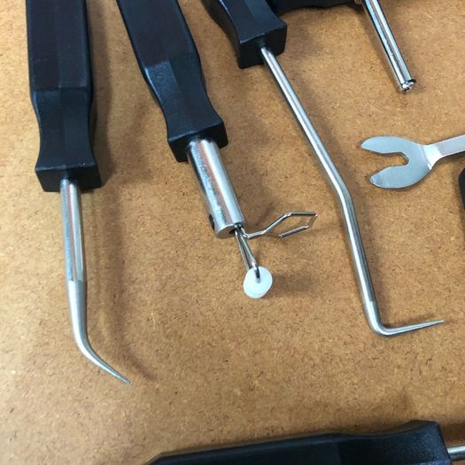 Set of Windscreen removal tools