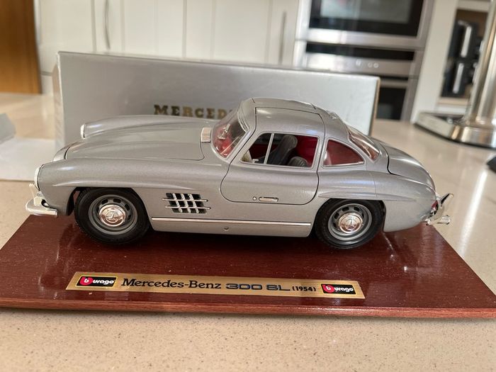Mercedes 300 SL Gullwing extremely rare Dealer Model 1/18