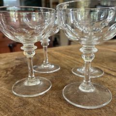 champagne glasses