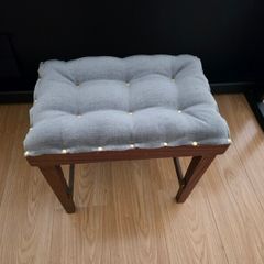 piano keybords stool