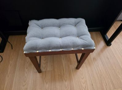 piano keybords stool