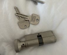 Door lock and keys