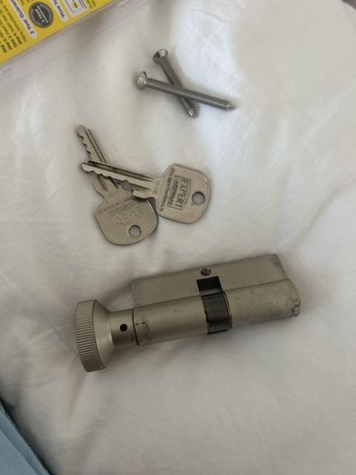 Door lock and keys