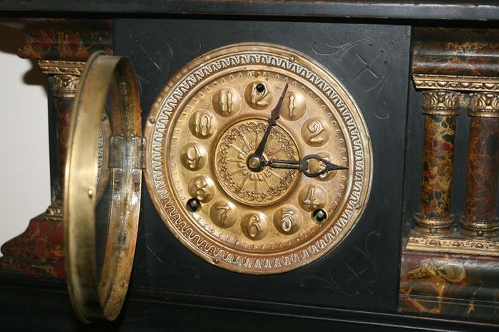Vintage Clock (in working order )