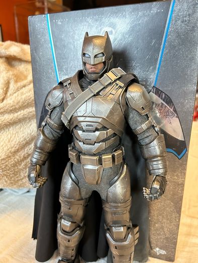 Hot Toys Batman Armour BVS