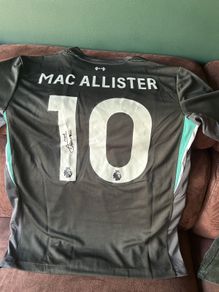 Mac Allister signed Liverpool jersey