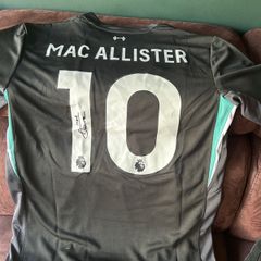 Mac Allister signed Liverpool jersey