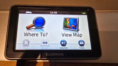 Garmin Nuvi 2340 GPS with lifetimemaps UK/IE