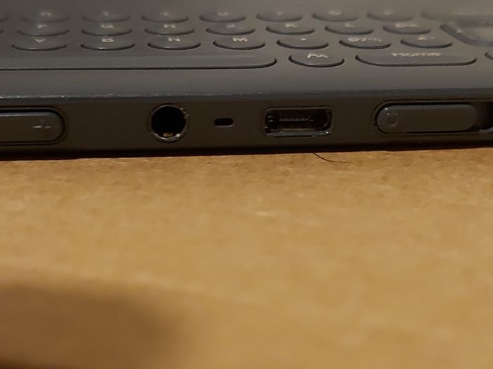Amazon Kindle, Model No. D00901, Needs new Battery I think, not coming on