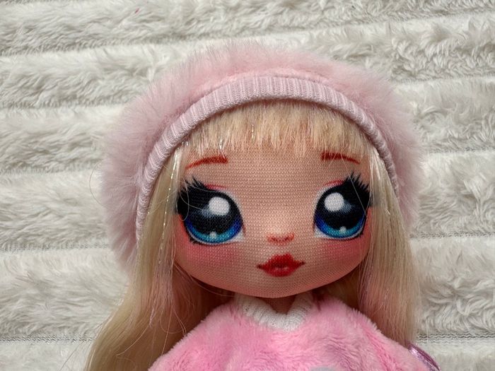 Na! Na! Na! Surprise Doll Aubrey Heart with Bunny Sweater Used Please see photos