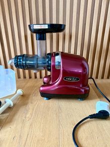 Oscar DA 1000 juice extractor