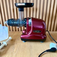 Oscar DA 1000 juice extractor