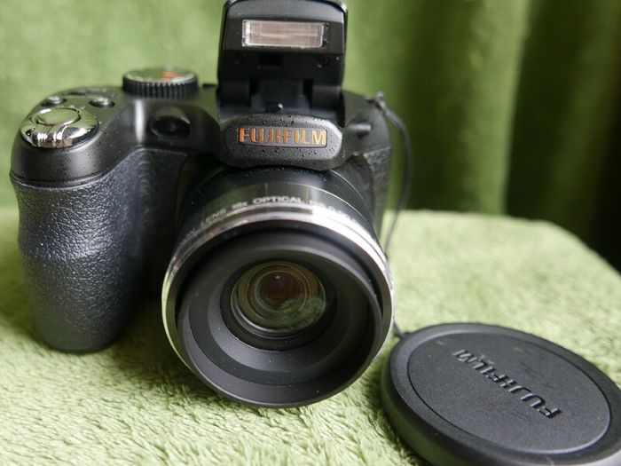 FUJIFILM FINEPIX S2800HD Digital Camera 14.0MP 18x Optical Zoom and Bag Tested