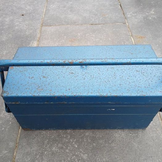 Vintage toolbox. Heavy pressed steel box. Cantilevered.