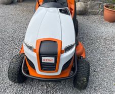 Still ride on lawnmower