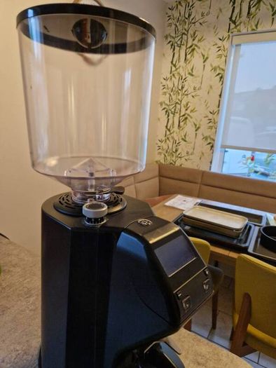 Nuova simonelli grinder