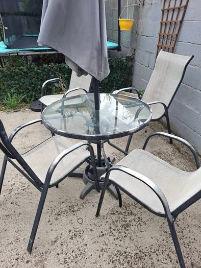 table and chairs
