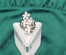 Beautiful Sterling Silver 925 Mother of Pearl Floral Ring