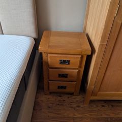 2 Solid Oak Bedside Lockers