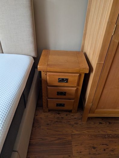 2 Solid Oak Bedside Lockers