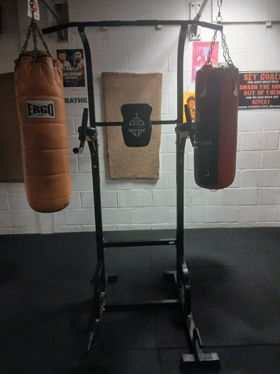 Power Tower / pull ups / sit ups
